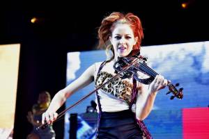 Lindsey Stirling, houslistka, skladatelka a tanečnice z Kalifornie, se vrátila do Prahy