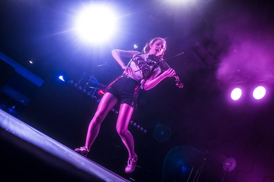 Druhý koncert tančící houslistky Lindsey Stirling byl dechberoucí