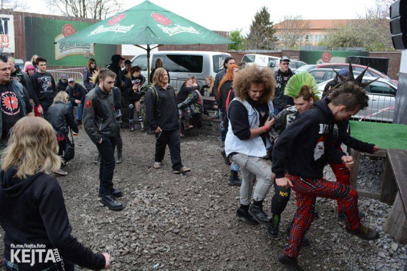 Druhý den Čírofestu v Modré vopici: Všude samá číra! Hráli Plexis, Kohout plaší smrt nebo NVÚ