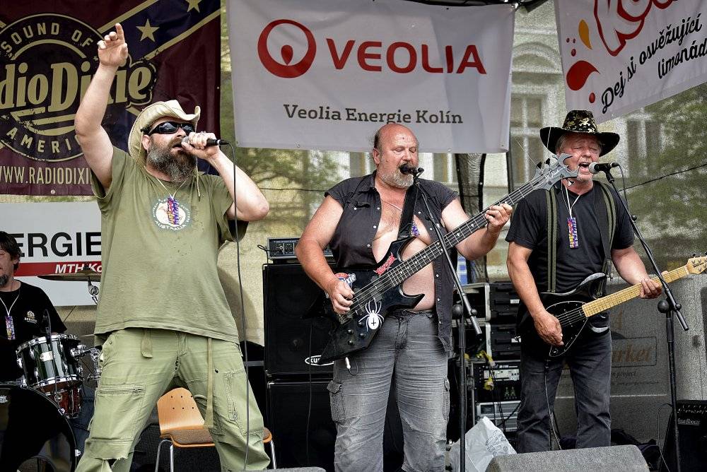 Kolínem zněly žánry blues i jižanský rock, hráli David Evans, Luboš Andršt a Pumpa