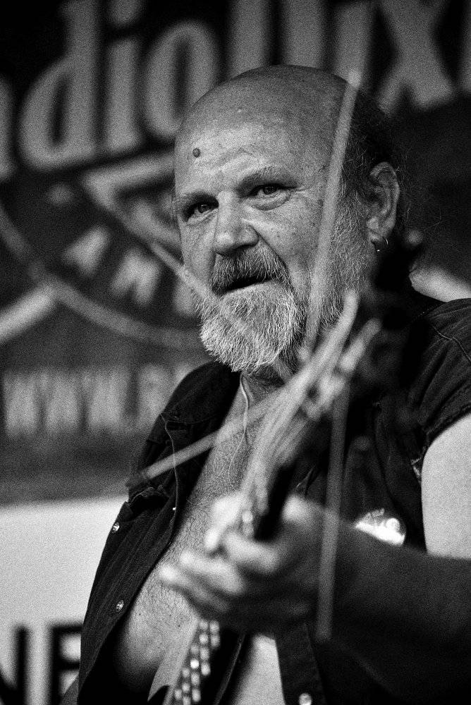 Kolínem zněly žánry blues i jižanský rock, hráli David Evans, Luboš Andršt a Pumpa