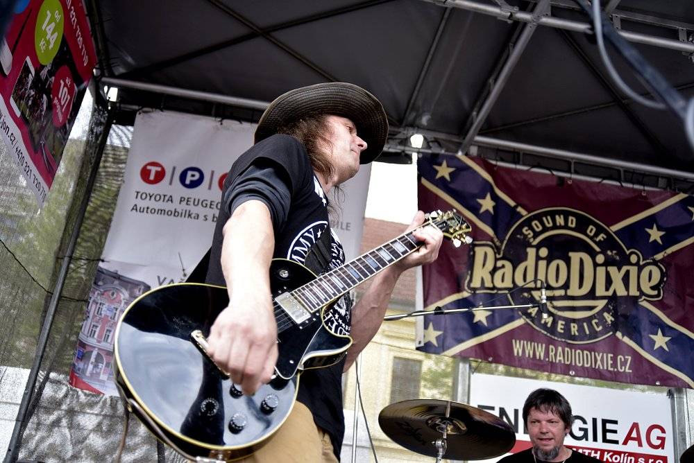 Kolínem zněly žánry blues i jižanský rock, hráli David Evans, Luboš Andršt a Pumpa