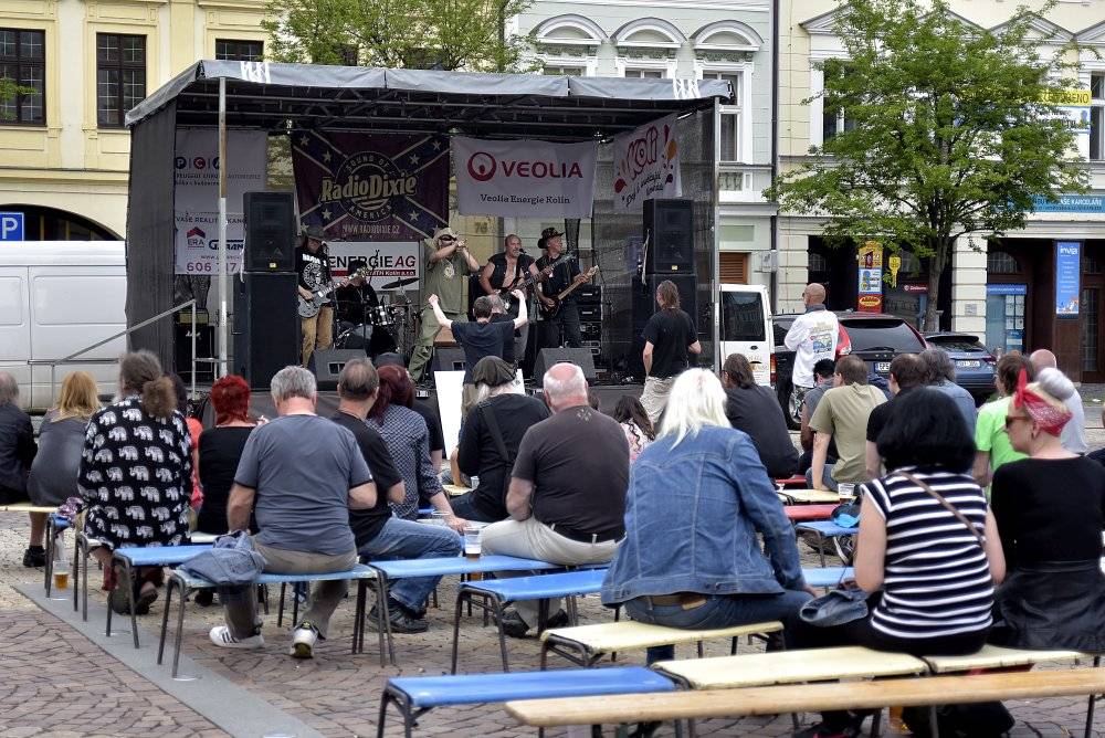 Kolínem zněly žánry blues i jižanský rock, hráli David Evans, Luboš Andršt a Pumpa