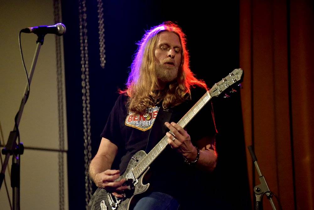 Kolínem zněly žánry blues i jižanský rock, hráli David Evans, Luboš Andršt a Pumpa