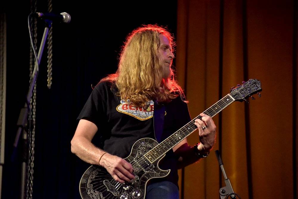 Kolínem zněly žánry blues i jižanský rock, hráli David Evans, Luboš Andršt a Pumpa