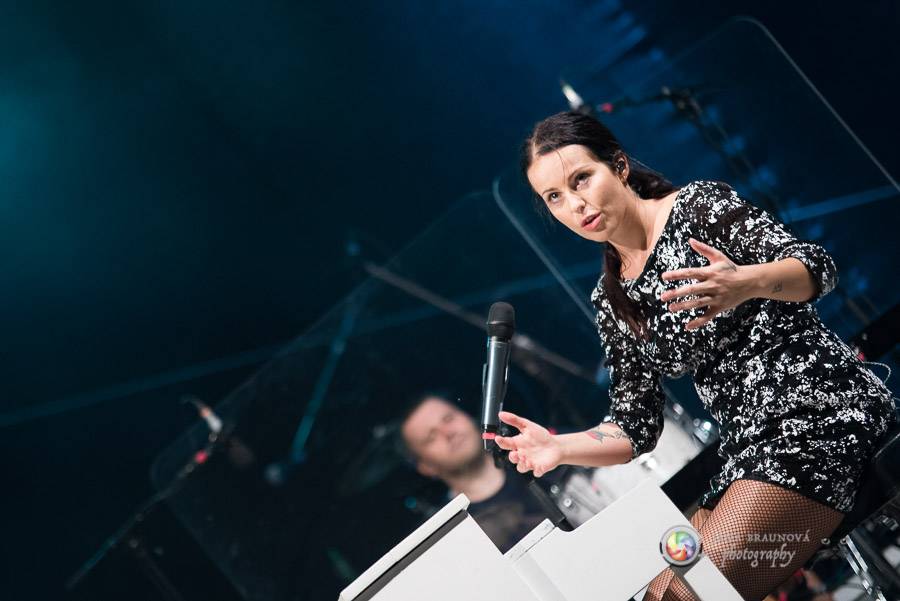 Miro Žbirka, Katarína Knechtová a Ondřej Ruml vystoupili v amfiteátru Loket přímo pod hradem