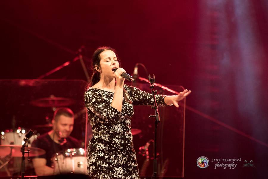 Miro Žbirka, Katarína Knechtová a Ondřej Ruml vystoupili v amfiteátru Loket přímo pod hradem
