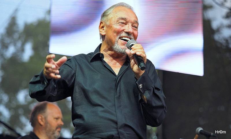 Karel Gott rozezpíval Sázavafest, Monkey Business předvedli nové kostýmy