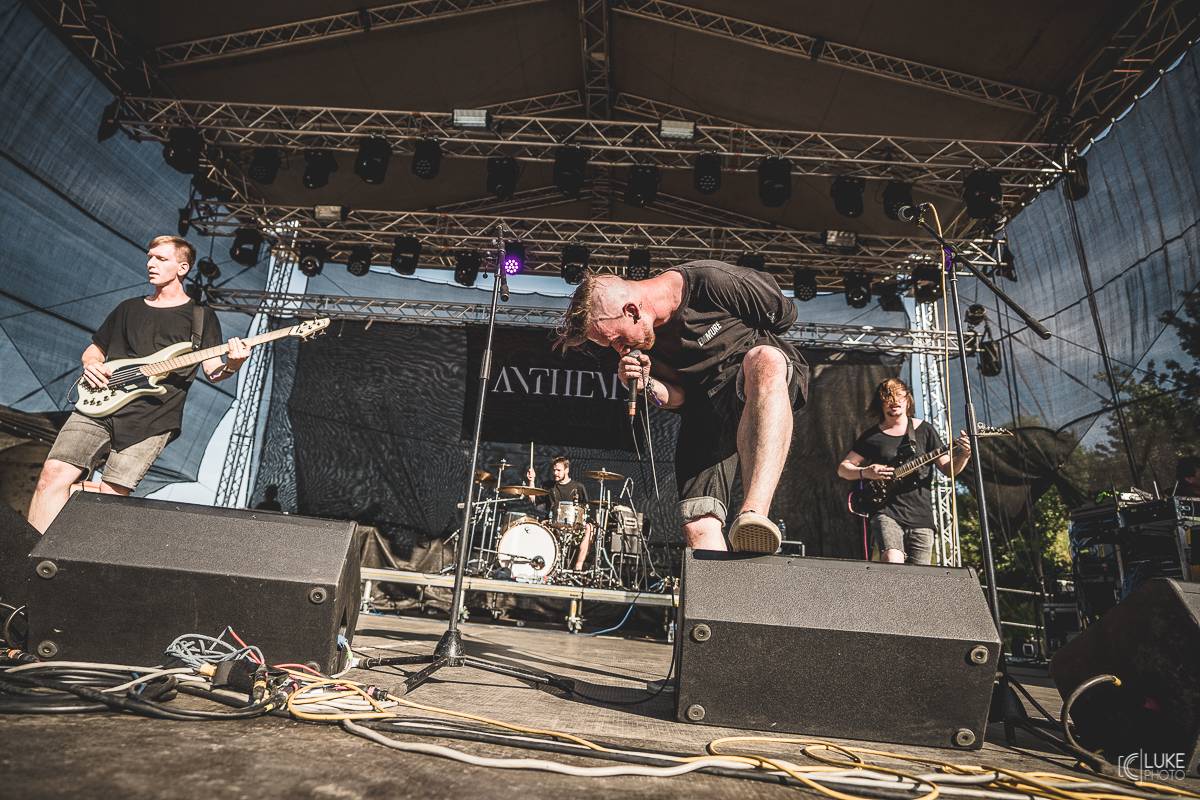 Rock For People začal s Bring Me The Horizon, Kodaline, You Me At Six, Flogging Molly nebo Idles