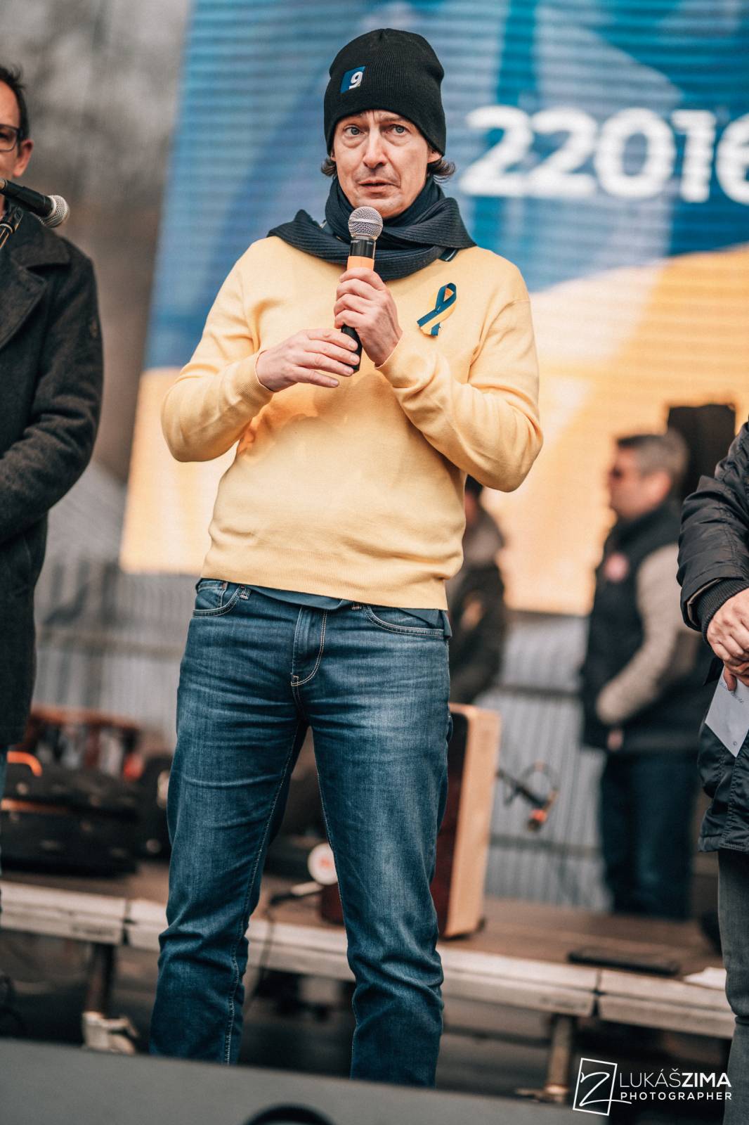 Srdcovka uspořádala na Proseku koncert pro Ukrajinu, vystoupili Adam Mišík, O5 a Radeček nebo Support Lesbiens