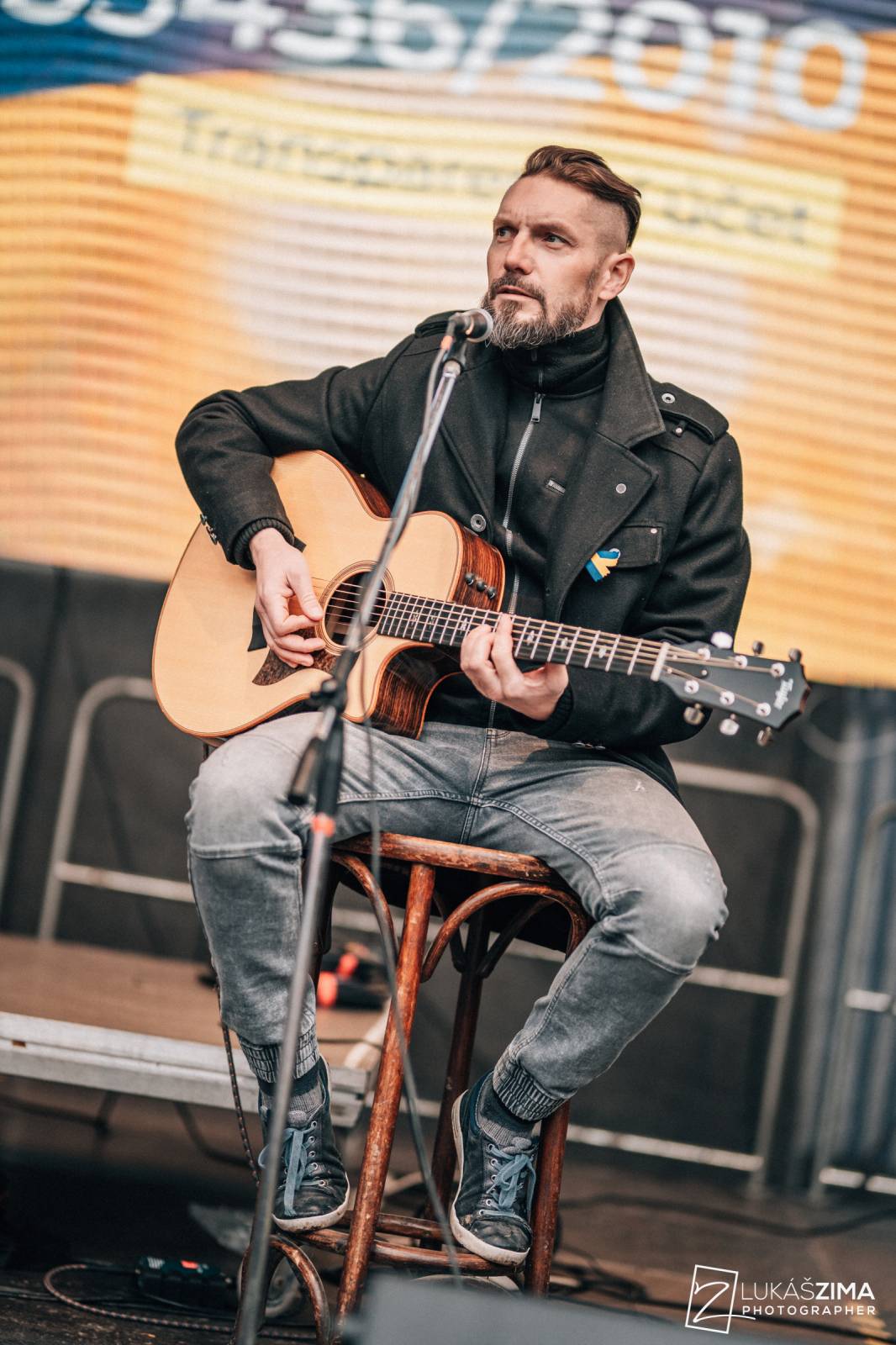 Srdcovka uspořádala na Proseku koncert pro Ukrajinu, vystoupili Adam Mišík, O5 a Radeček nebo Support Lesbiens