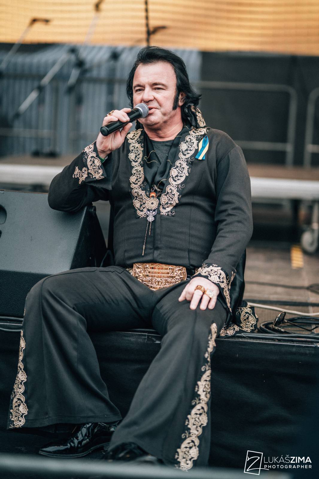 Srdcovka uspořádala na Proseku koncert pro Ukrajinu, vystoupili Adam Mišík, O5 a Radeček nebo Support Lesbiens