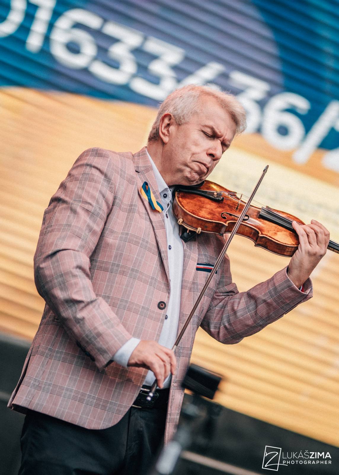 Srdcovka uspořádala na Proseku koncert pro Ukrajinu, vystoupili Adam Mišík, O5 a Radeček nebo Support Lesbiens