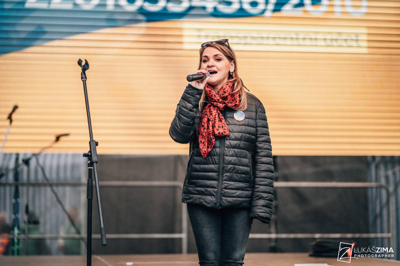 Srdcovka uspořádala na Proseku koncert pro Ukrajinu, vystoupili Adam Mišík, O5 a Radeček nebo Support Lesbiens
