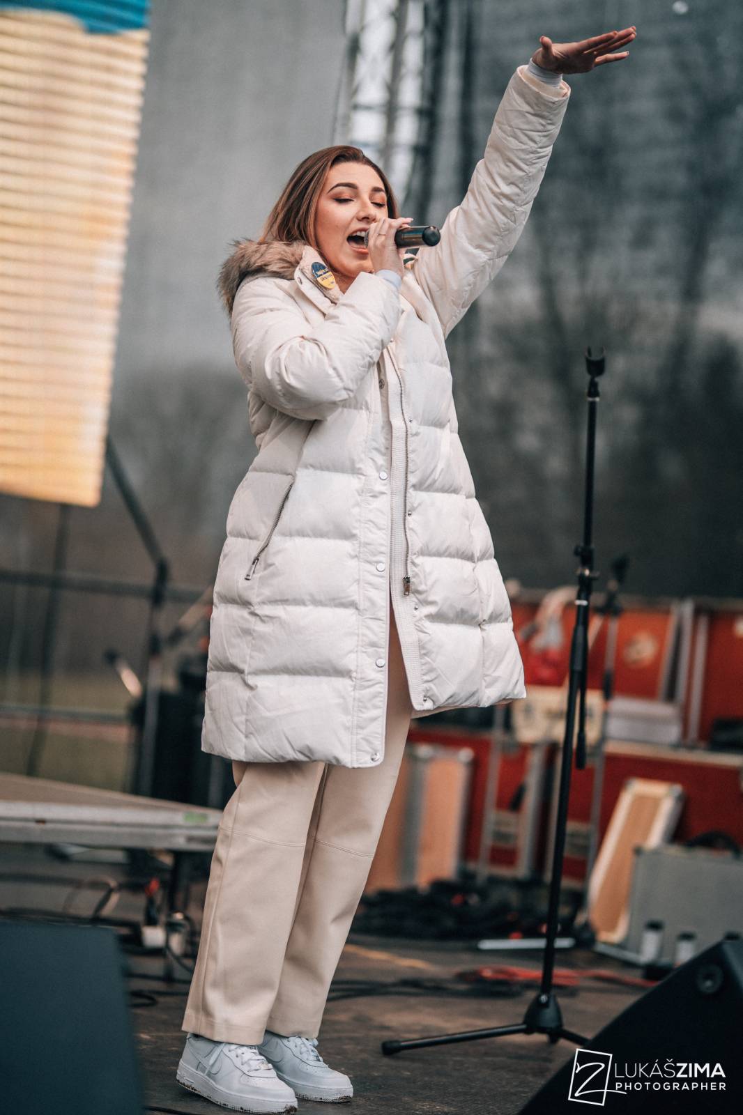 Srdcovka uspořádala na Proseku koncert pro Ukrajinu, vystoupili Adam Mišík, O5 a Radeček nebo Support Lesbiens