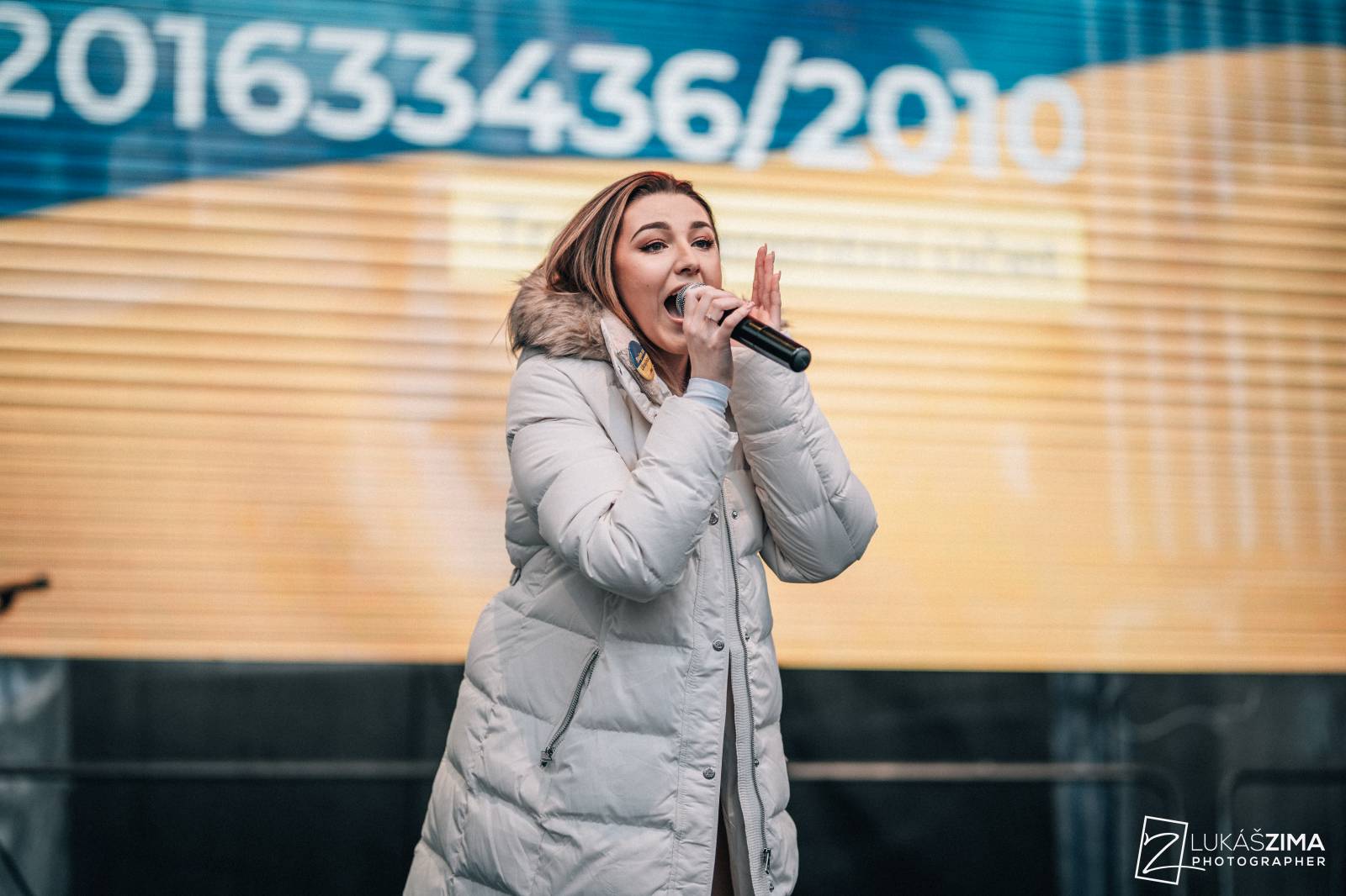 Srdcovka uspořádala na Proseku koncert pro Ukrajinu, vystoupili Adam Mišík, O5 a Radeček nebo Support Lesbiens