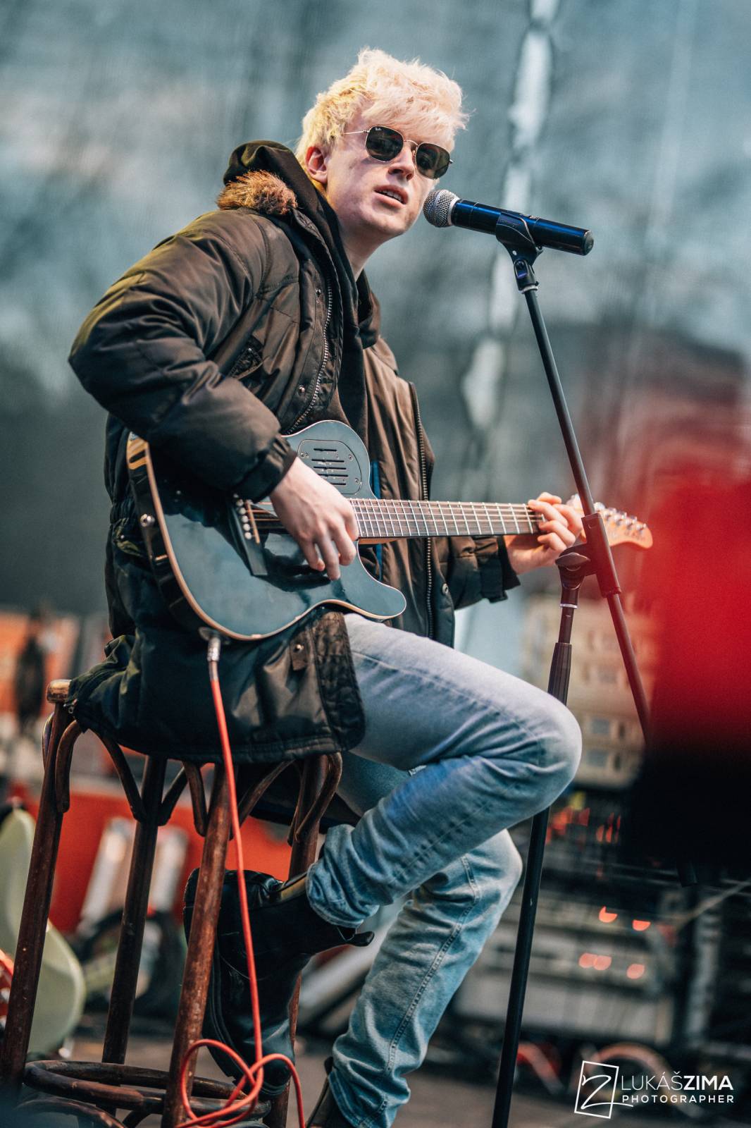 Srdcovka uspořádala na Proseku koncert pro Ukrajinu, vystoupili Adam Mišík, O5 a Radeček nebo Support Lesbiens