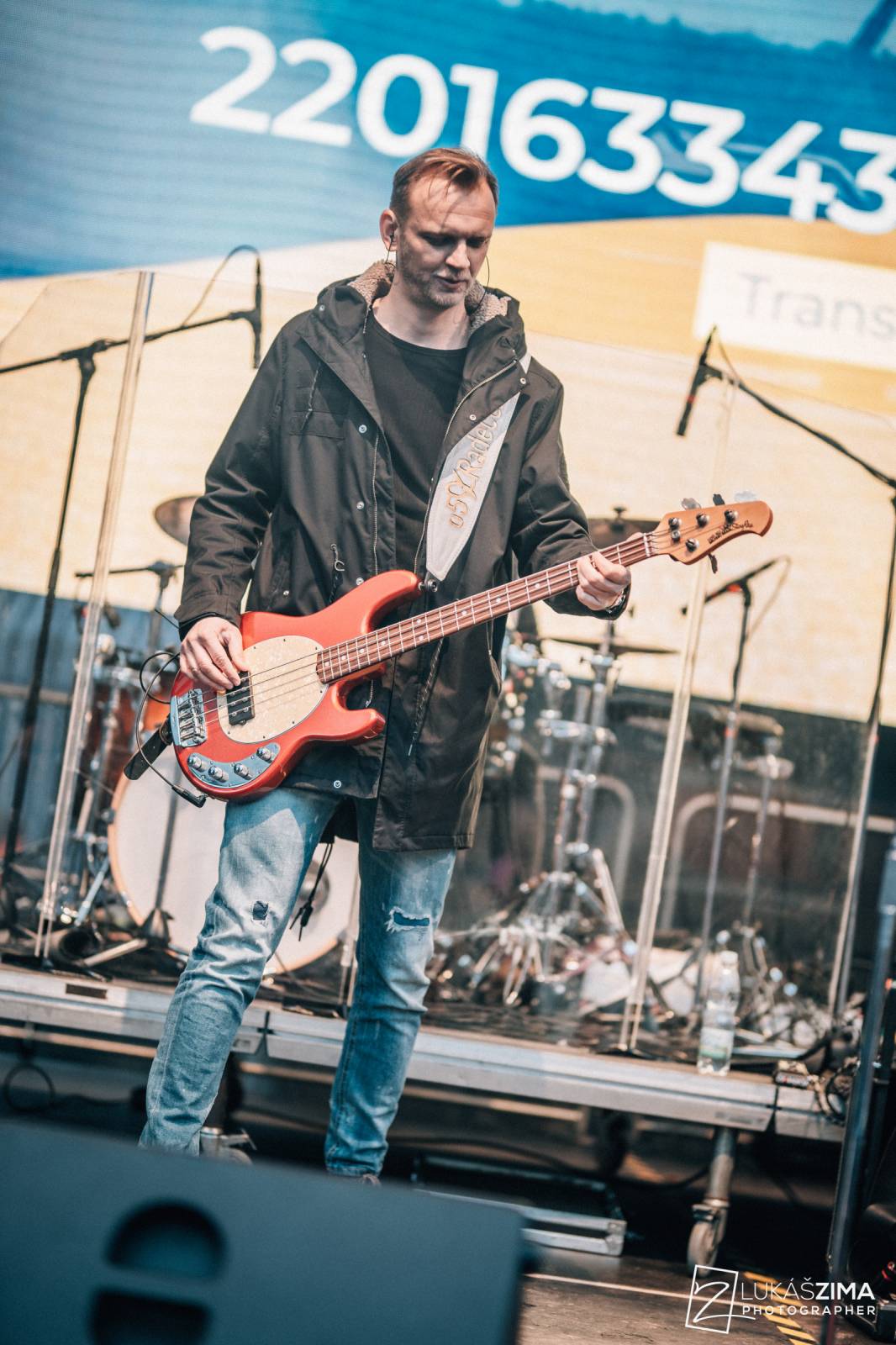 Srdcovka uspořádala na Proseku koncert pro Ukrajinu, vystoupili Adam Mišík, O5 a Radeček nebo Support Lesbiens