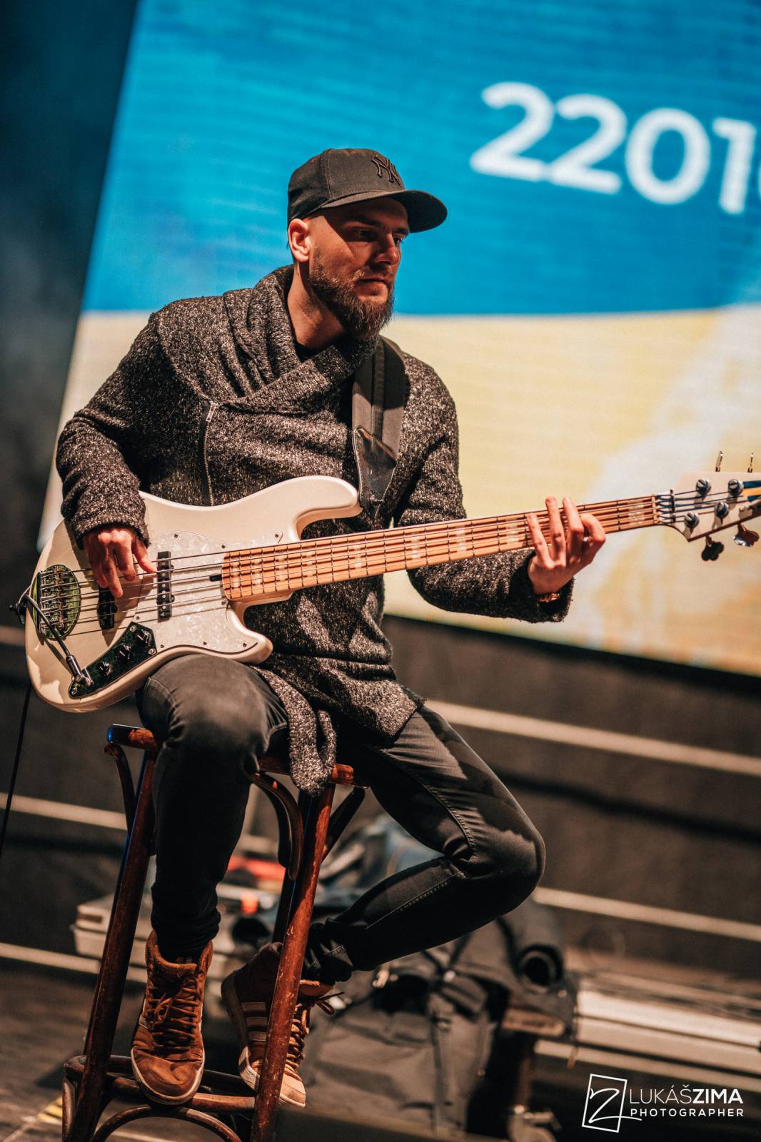 Srdcovka uspořádala na Proseku koncert pro Ukrajinu, vystoupili Adam Mišík, O5 a Radeček nebo Support Lesbiens