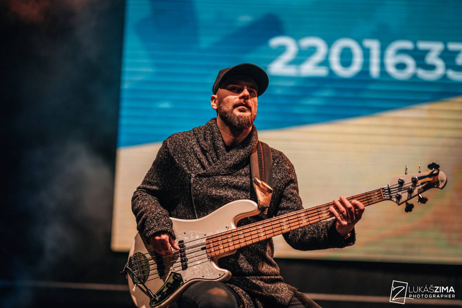 Srdcovka uspořádala na Proseku koncert pro Ukrajinu, vystoupili Adam Mišík, O5 a Radeček nebo Support Lesbiens