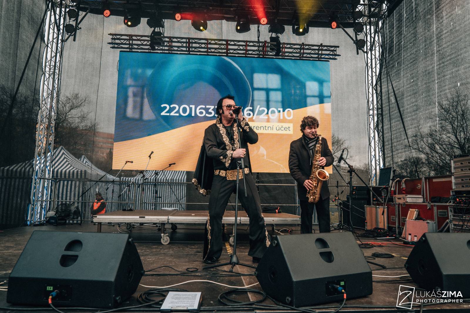 Srdcovka uspořádala na Proseku koncert pro Ukrajinu, vystoupili Adam Mišík, O5 a Radeček nebo Support Lesbiens