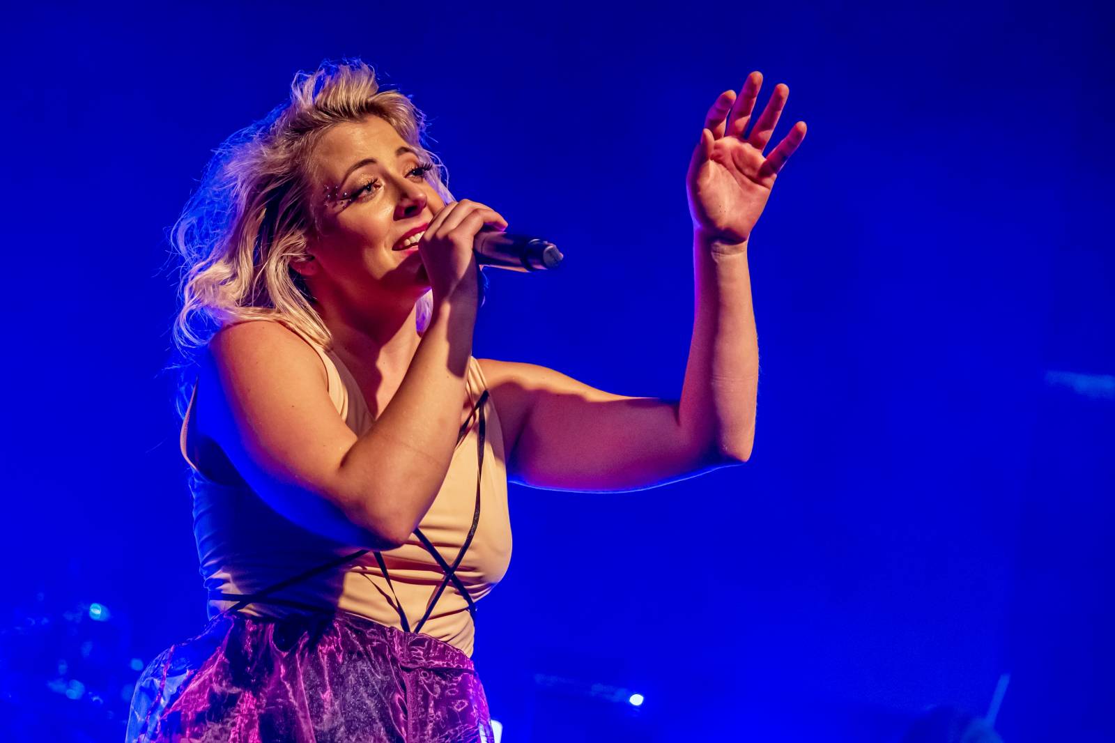 Anna Julie Slováčková pokřtila album Osudová, mezi hosty nechyběli Pokáč, Milan Peroutka nebo Marta Jandová
