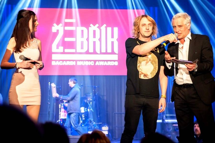 Páteční Žebřík zahájí electroswing a zakončí Jelen, vystoupí i No Name, Tata Bojs, Marpo a Barbora Poláková