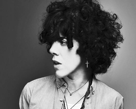 RECENZE: LP na to má. Ale na Lost On You se trochu ztrácí