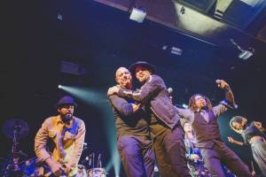 LIVE: Thievery Corporation roztančili Roxy v duchu jamajských rytmů