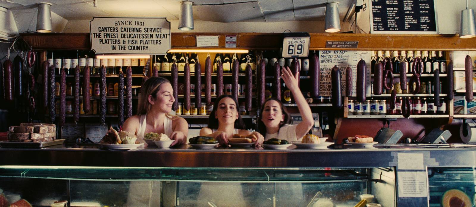 RECENZE: Haim nahrály vynikající album. Na Women In Music Part III zpívají o svých trápení s nadhledem