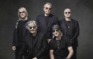 RECENZE: Noví Deep Purple jako hardrocková skála. Drolí se, ale stále drží
