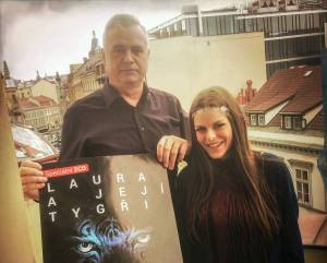 HITPARÁDY (40.): Češi kupují rock. Nejvíc se prodávají Laura a její tygři, AC/DC i Iggy Pop
