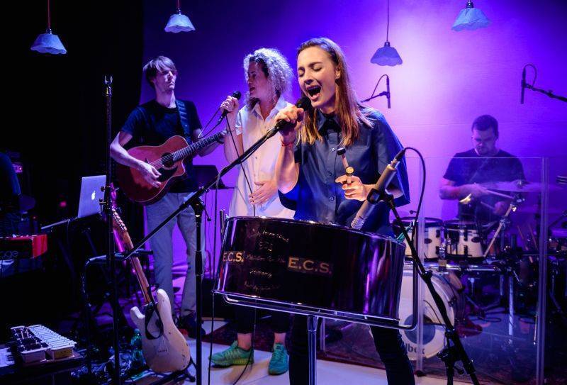 TOP 9 videoklipů týdne (116): Barbora Poláková má unikátní projekt, Sebastian zpívá o hvězdách
